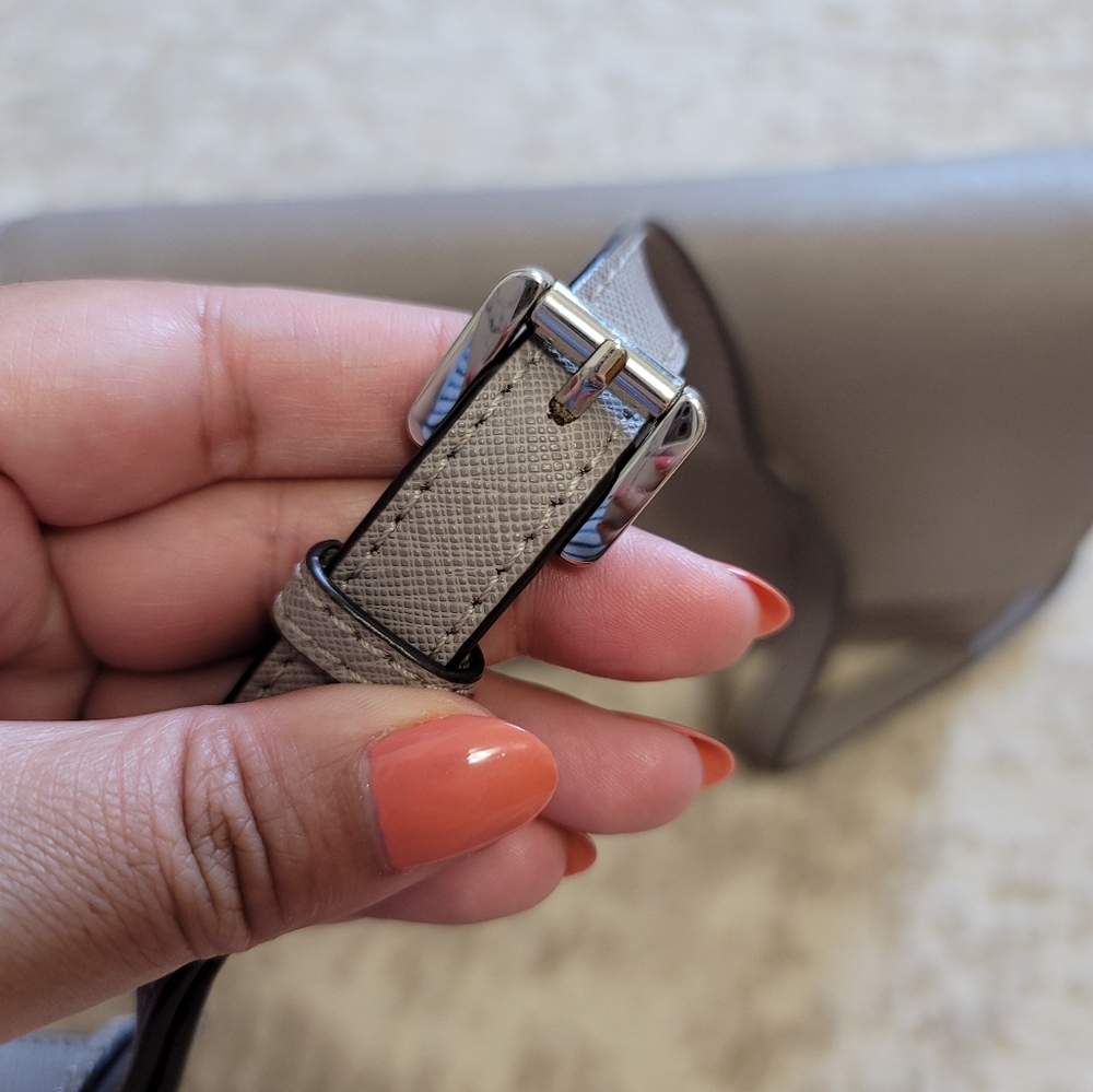 Michael Kors Crossbody - Picture 4 of 8